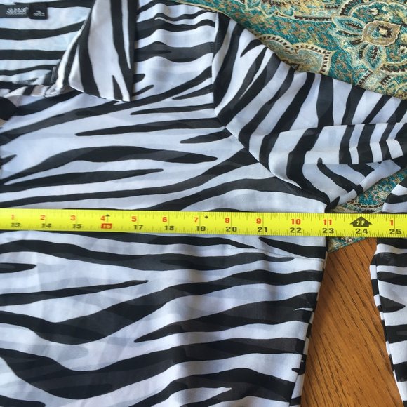a.n.a. Zebra Print Sheer Button-Front Blouse Size L Black & White - Picture 11 of 14